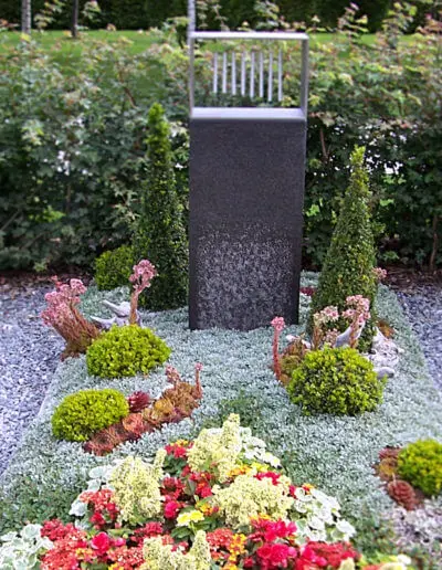 Grabbepflanzung Spielt Mit Farben Und Formen