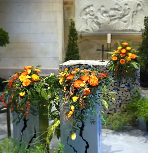 Urnenschmuck Friedhofskapelle